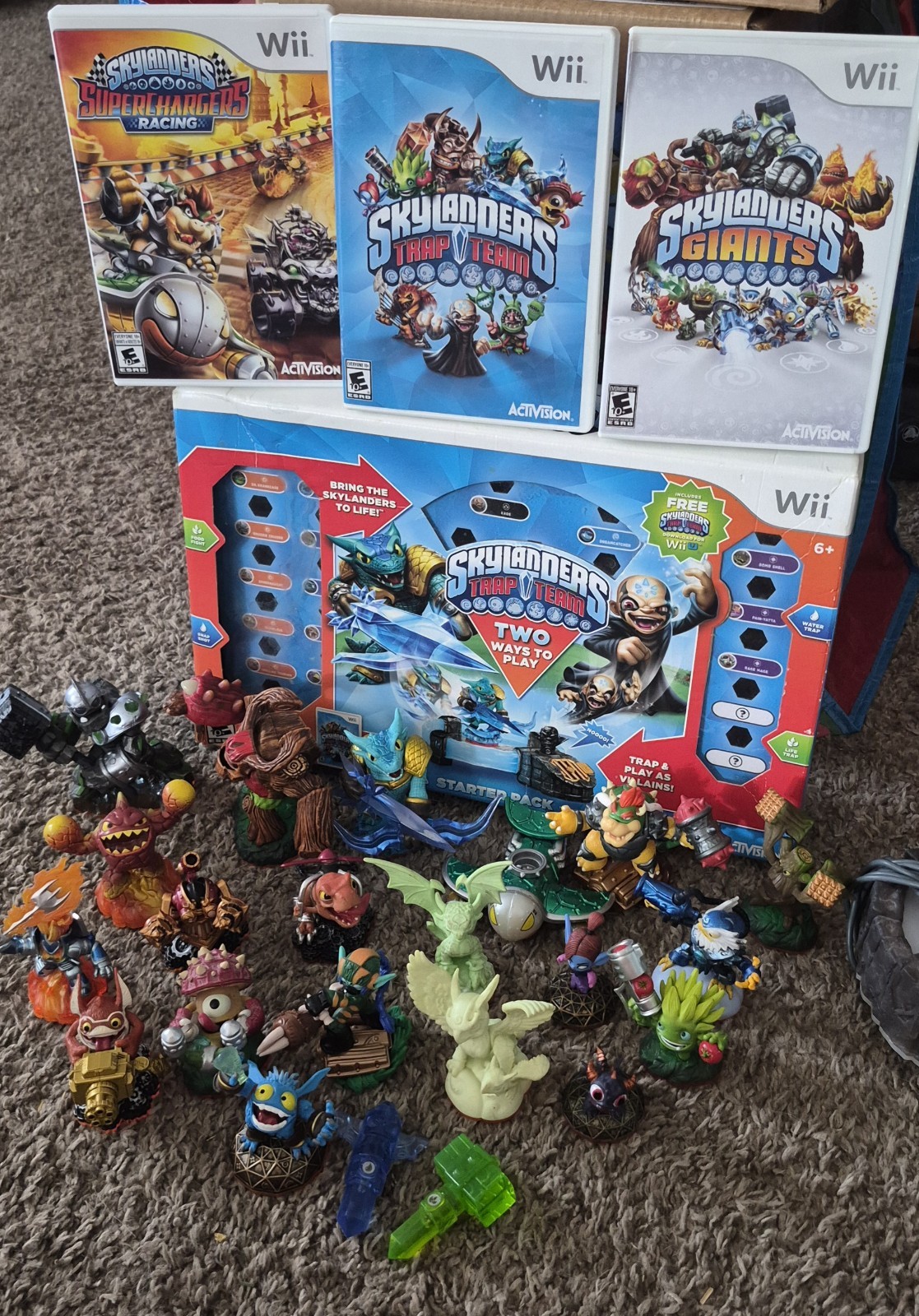20 Skylanders Figures w/ 3 Portals, 3 Wii Games