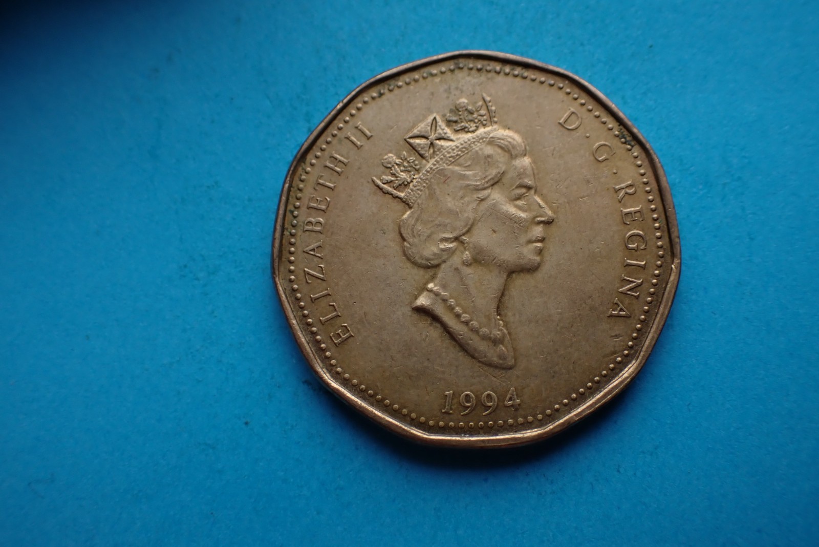 Canada, Dollar 1994, War Memorial, see images.