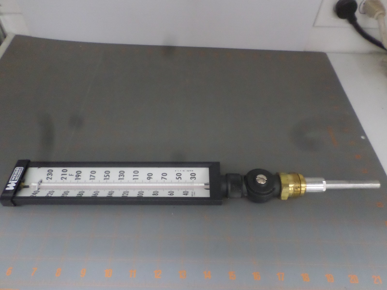 New Weiss Instruments 9VU35-240F Industrial Glass Vari-Angle Thermometer 30-240F