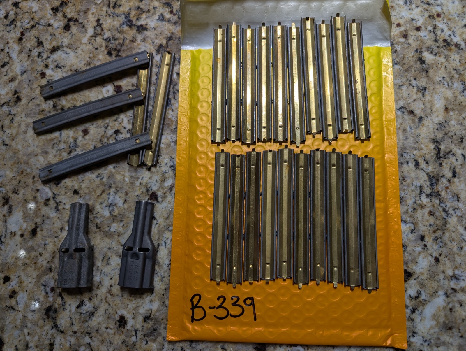 USGI (25) 10 RND Stripper Clip Lot (2) Loading Spoon 5.56 .223 .300 Speed Loader
