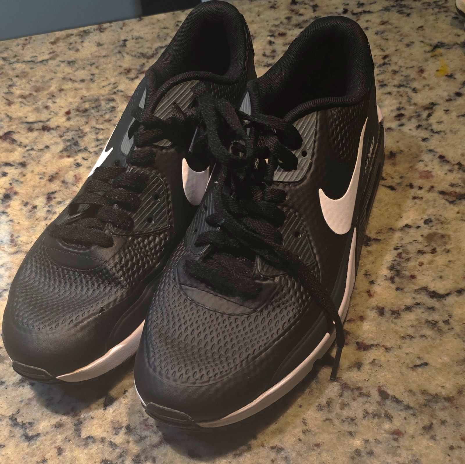 Nike Air Max Men’s Low Top Lace-Up Golf Athletic Sneaker Black White