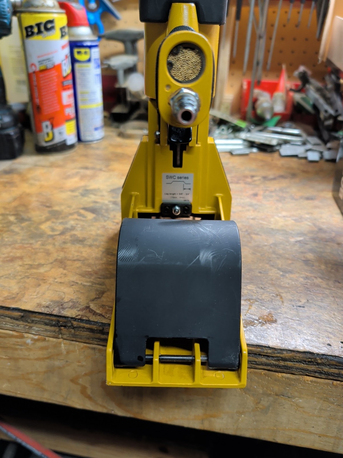 Bostitch D62ADC Roll Feed Pneumatic Stapler - Box Closing Carton Stapler