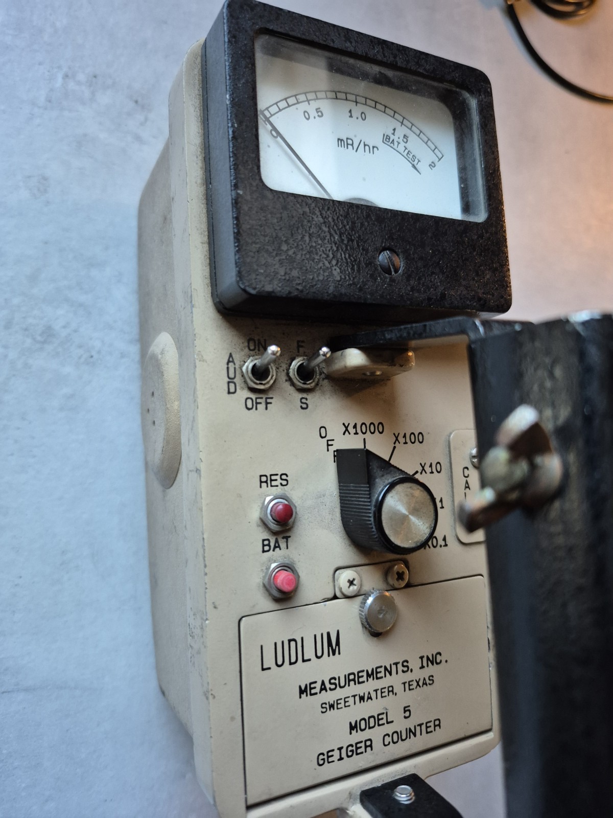 Ludlum Model 5 Geiger Counter Radioactivity Meter