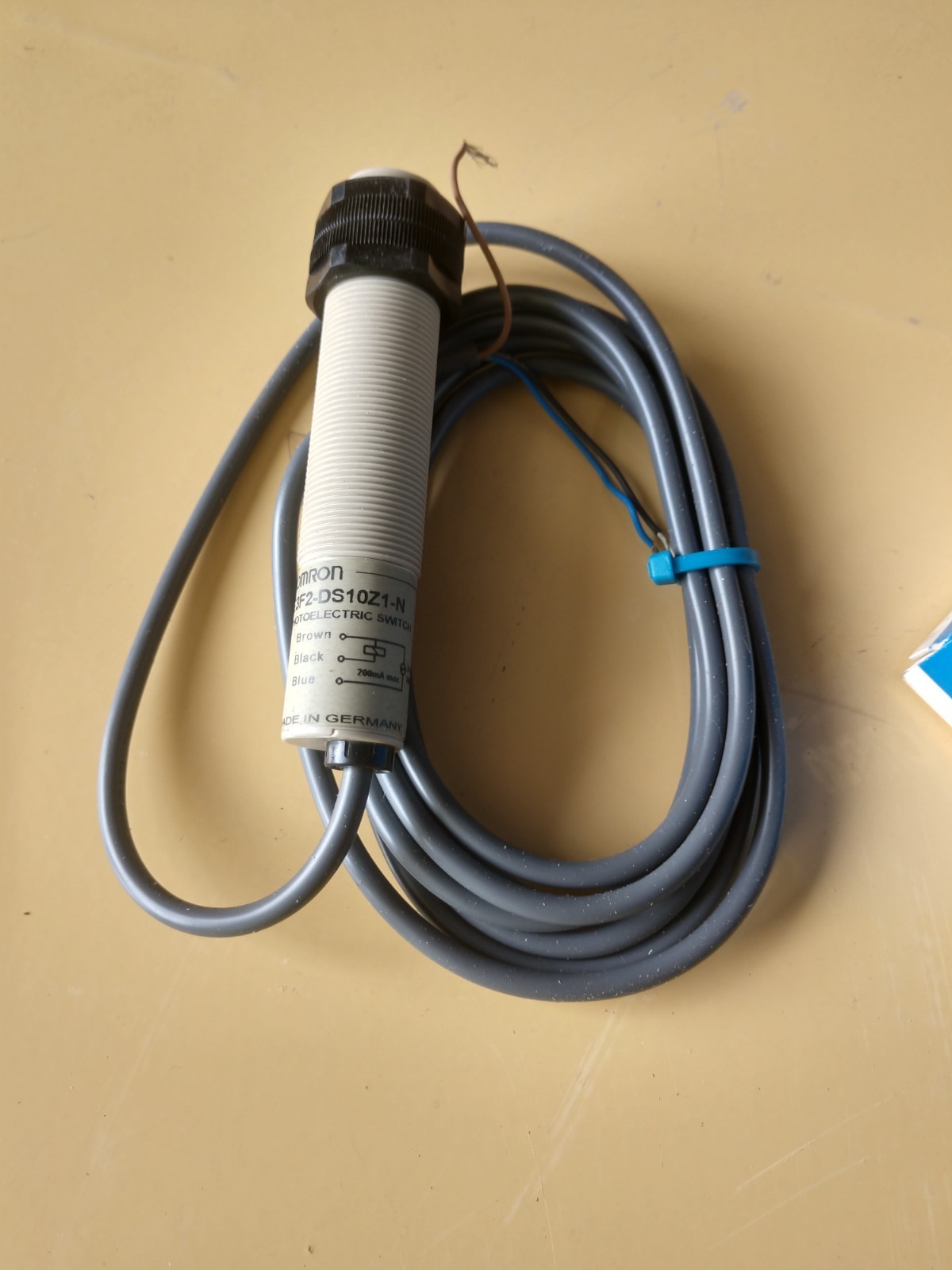 OMRON E3F2-DS10Z1-N BRAND NEW NOS