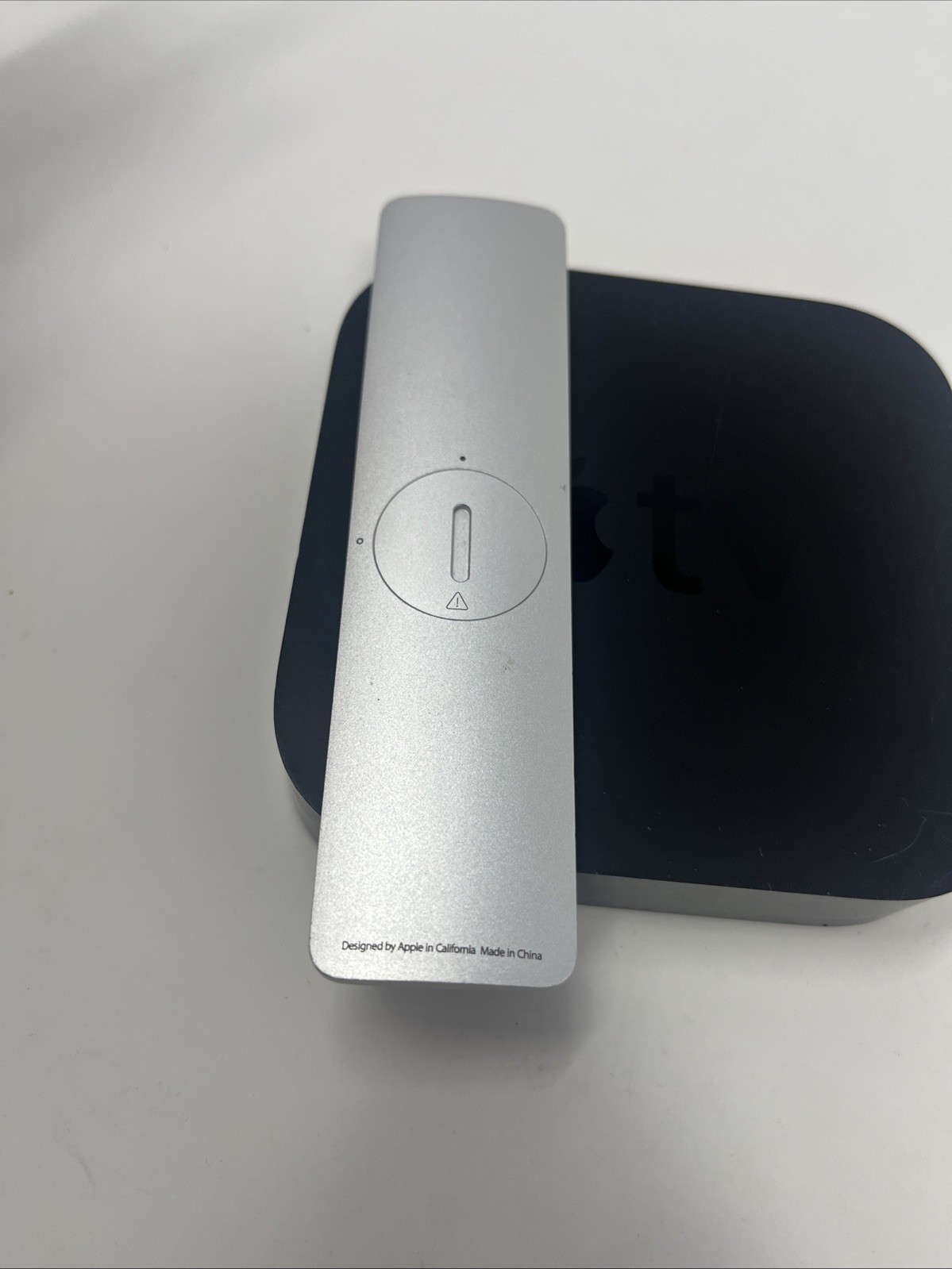 Apple TV Model A1469 3rd Generation w/Remote (No Power Cord)