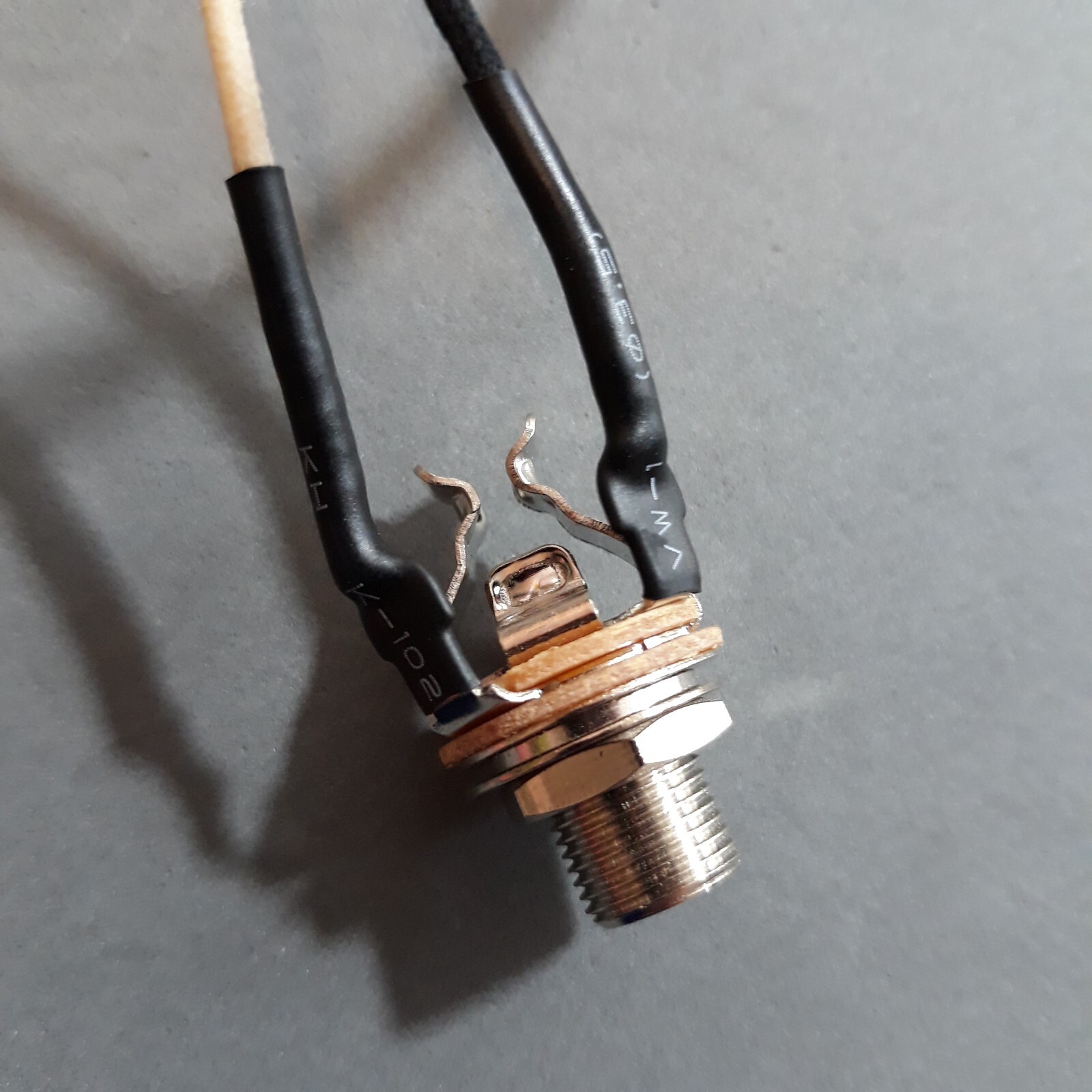 PURE TONE 1/4" Mono OUTPUT JACK w/10" Gavitt Pushback Wire Leads, Pre-Wired Jack