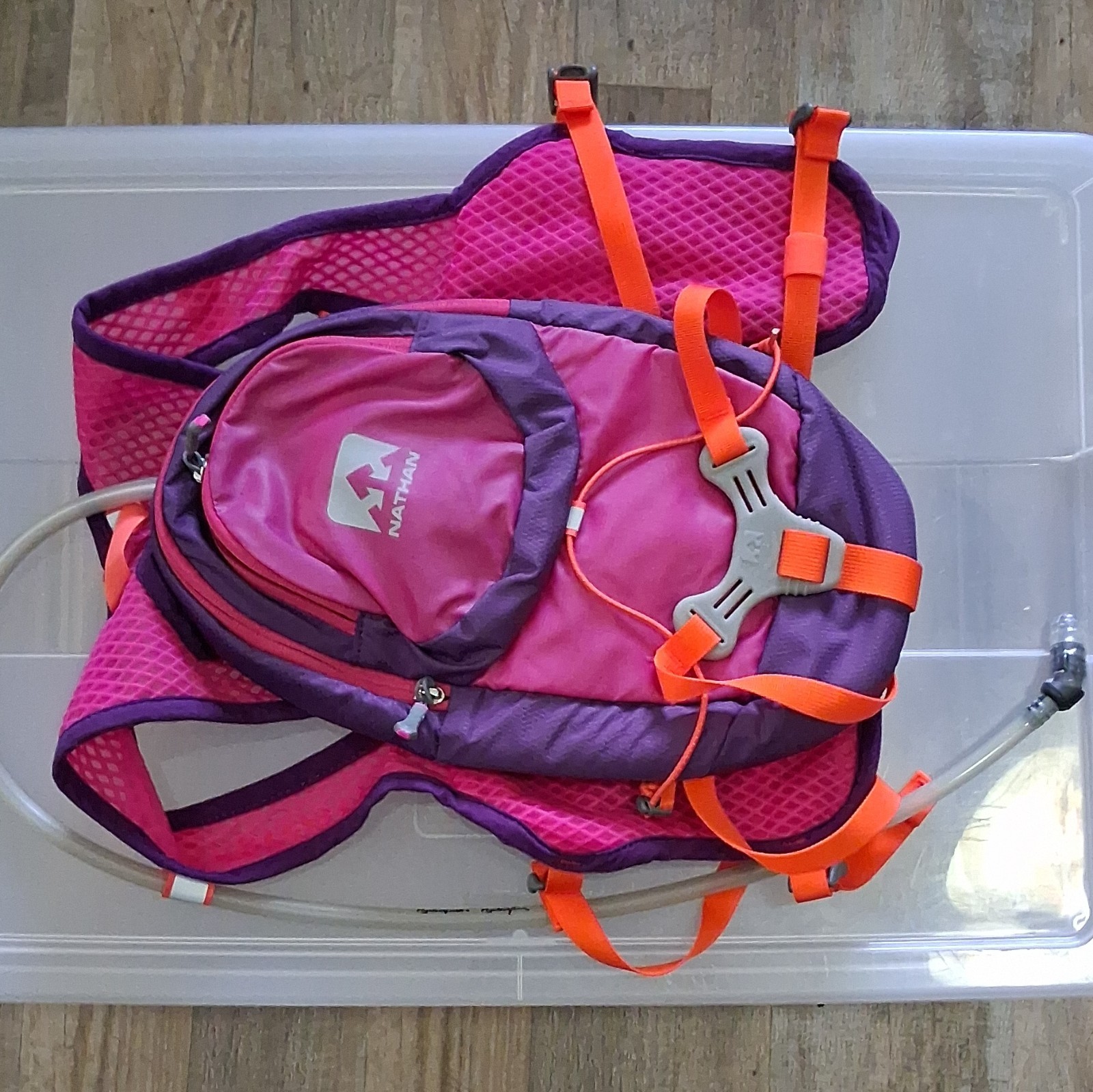 NEW! NATHAN Hydration Pack 2Liters Adjustable Straps Hiking Pink/Purple Camelbak