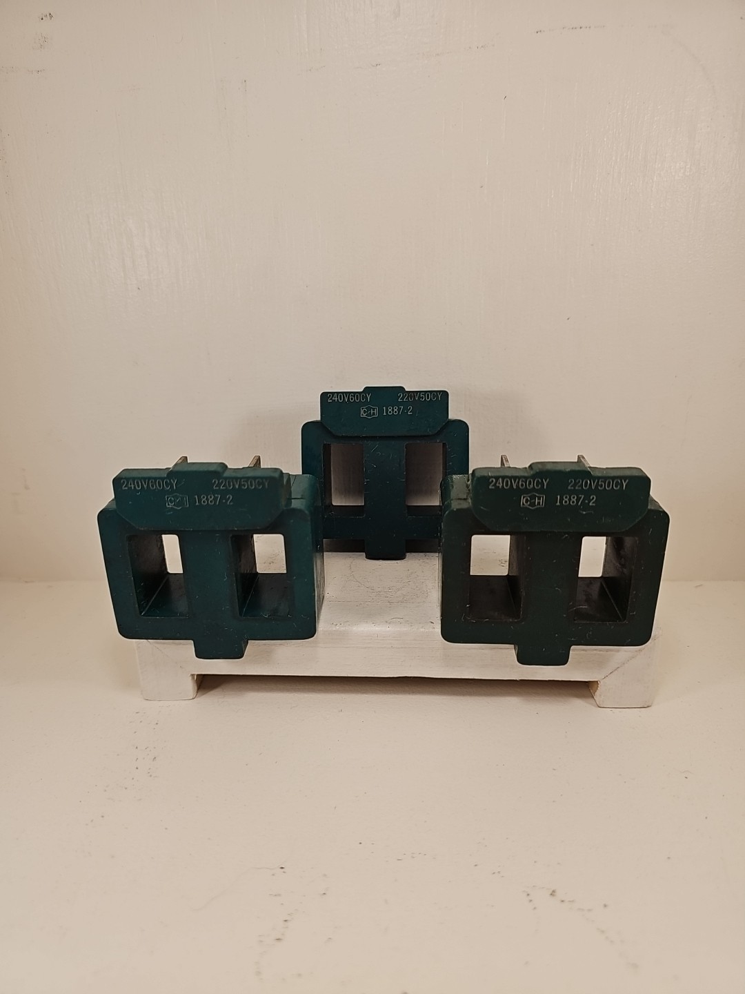 New Lot Of 3 EATON CUTLER HAMMER 1887 2 Citation Size 1 Coil 220/240V 1887-2 OEM