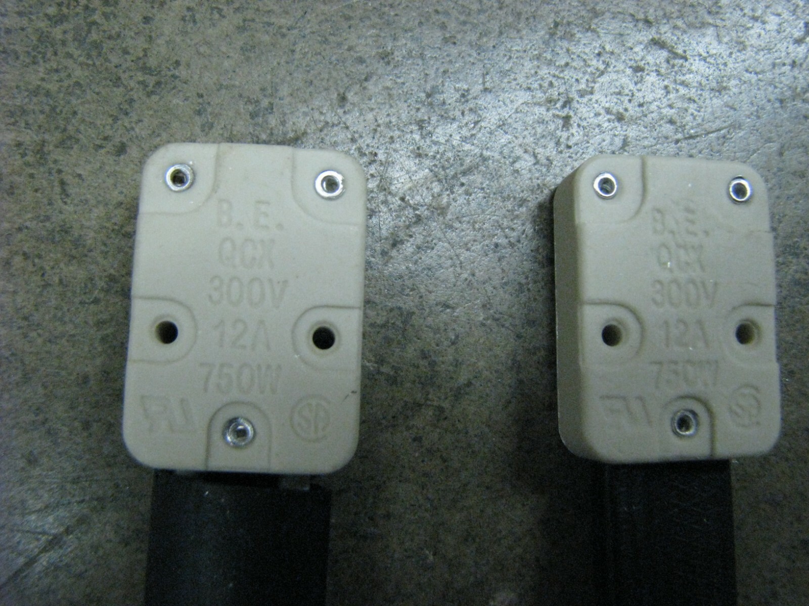 Dolan-Jenner DC950 PL Series Quick Disconnect Lamp Socket