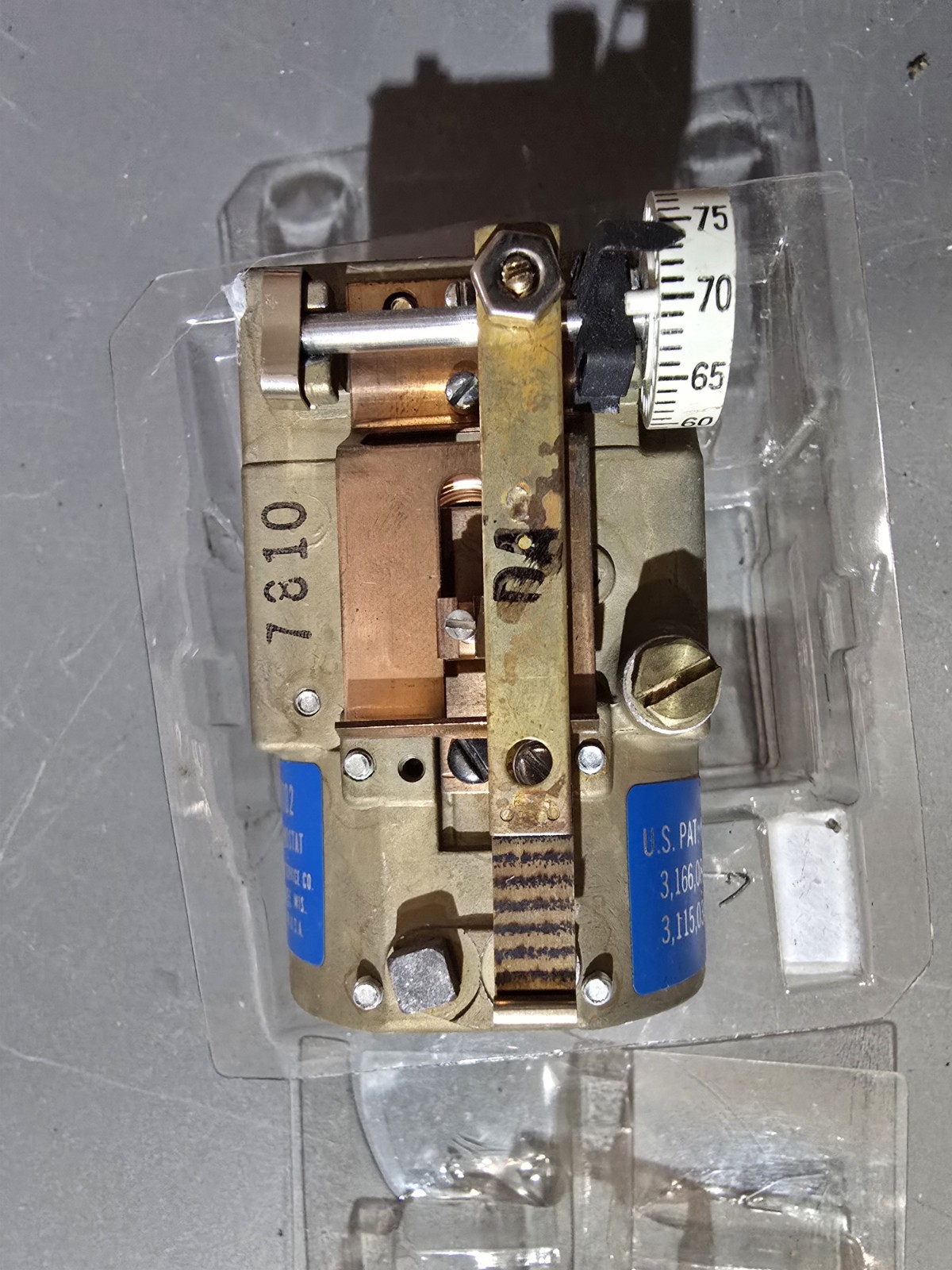 JOHNSON CONTROLS T-4002-203 Pneumatic Thermostat, Vertical Mount (NOS)