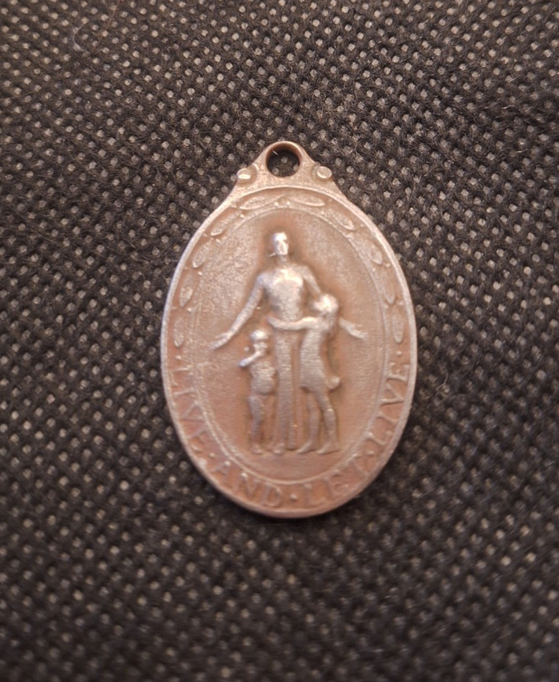Old Aetna Safe Driving Medal   e9796UXX