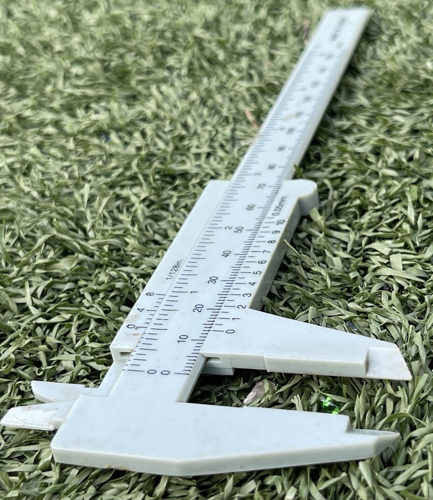 Vintage 9” White Plastic Vernier Caliper — Dual Scale Metric & Imperial Ruler