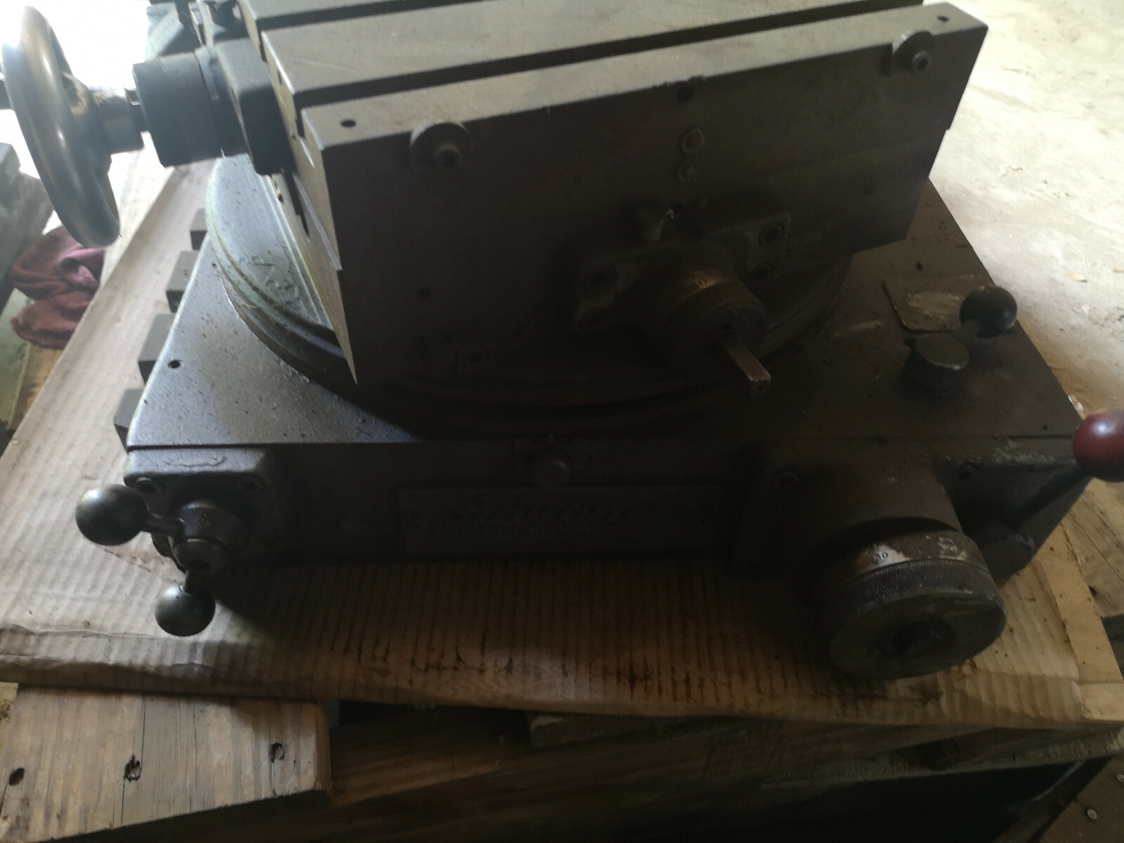 Advance 11x11 crossfeed table rotary so 3 axis table 301