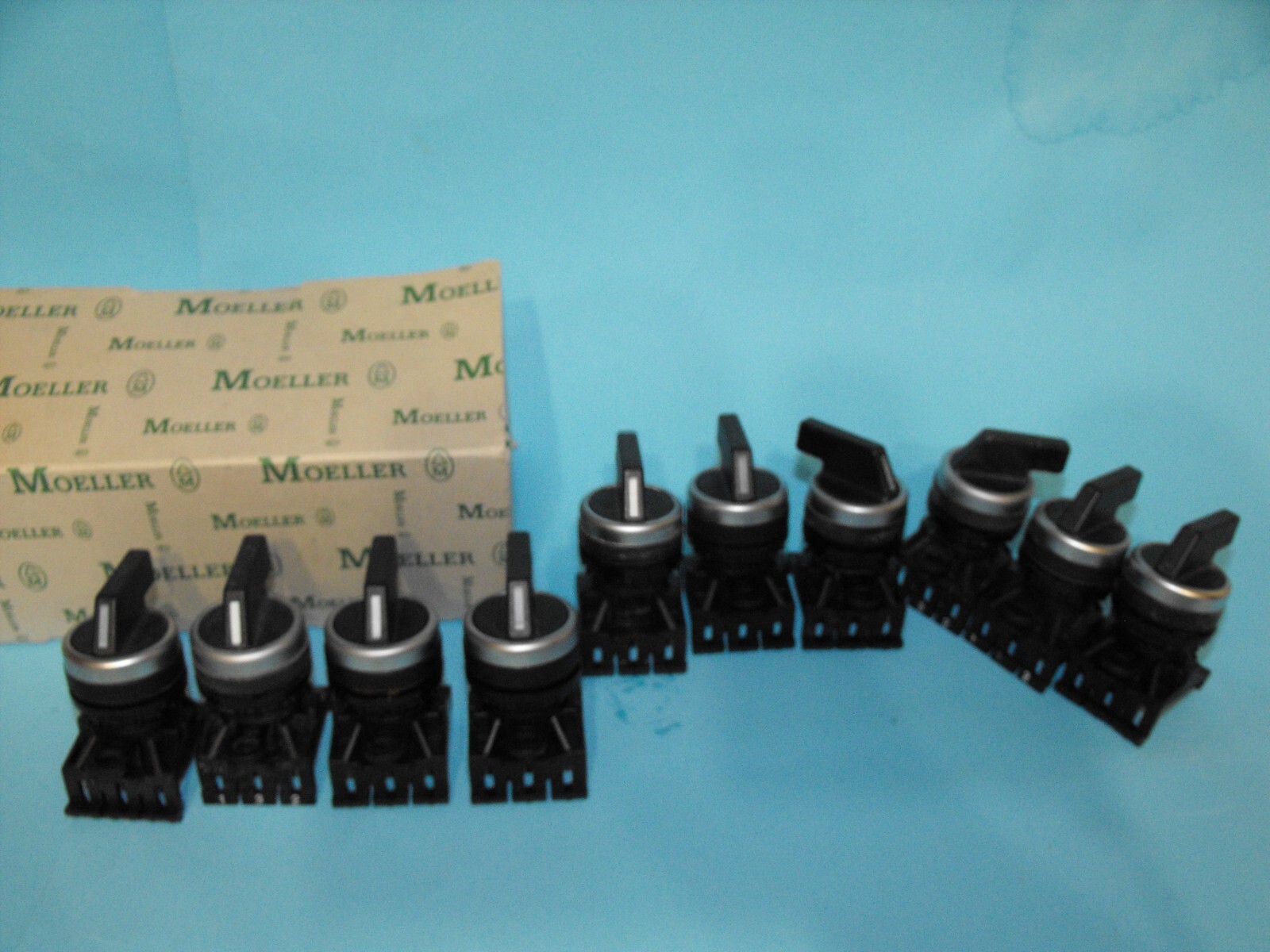 KLOCKNER MOELLER A22-RWH1R.Selector Switch 2-Positions.(LOT10PCS).USED