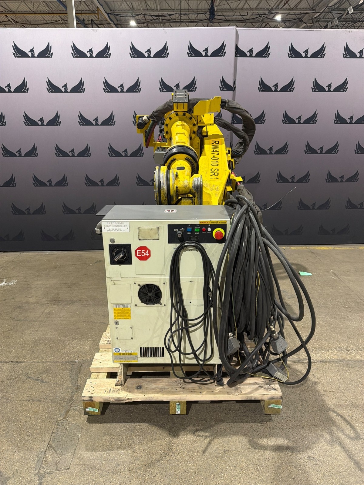 FANUC R‑2000iB/210F Complete w/ R‑30iB Controller USED