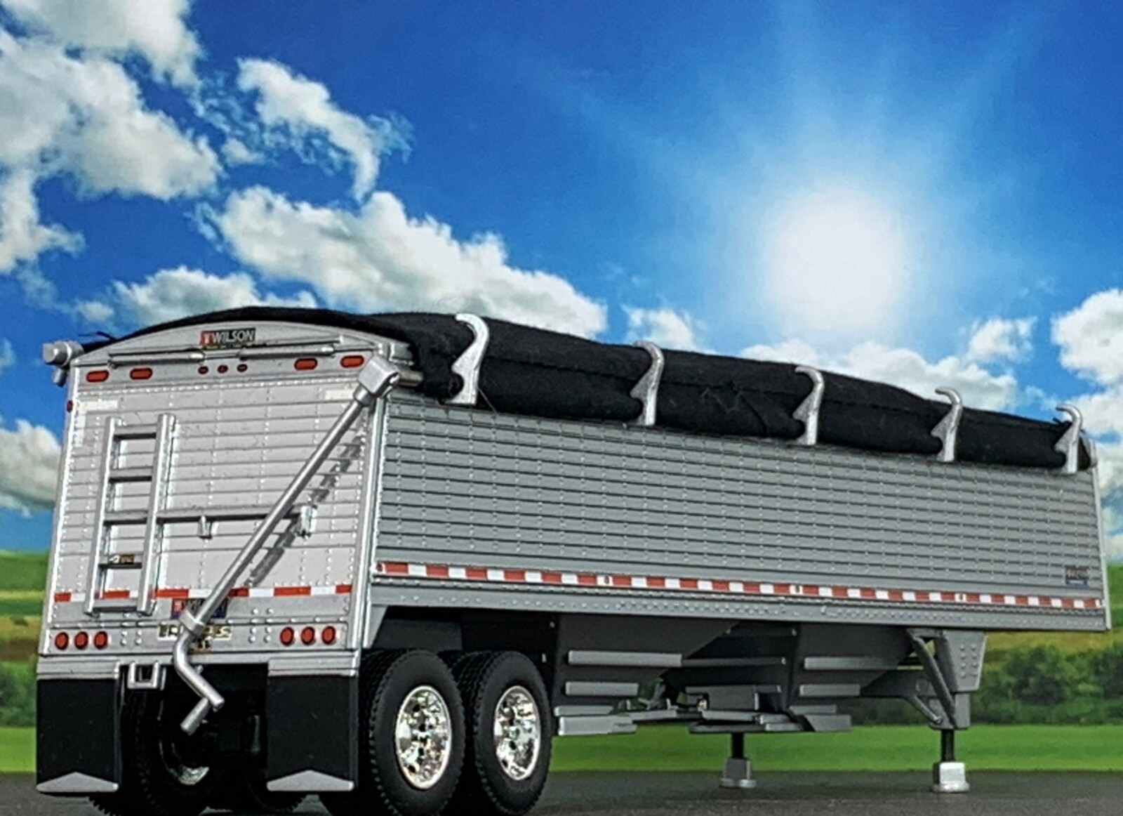 1/64 DCP SILVER WILSON COMMANDER GRAIN TRAILER W/ BLACK TARP