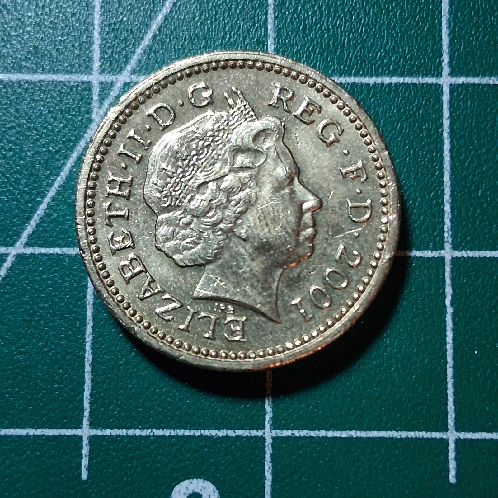 2001 England Elizabeth II Decus Et Tutamen One 1 Pound Currency Coin