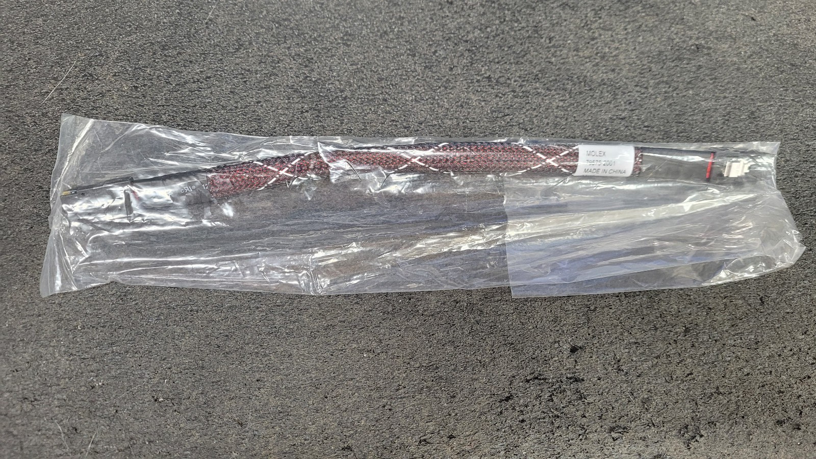 Molex 795752001 26 Position miniSAS 4i Plug to Plug Red Shielded 11.5"