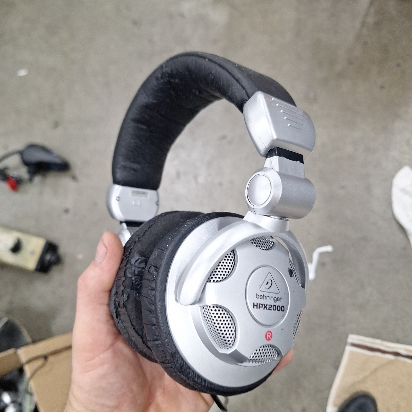 Behringer HPX2000  Folding Stereo Headphones - Silver