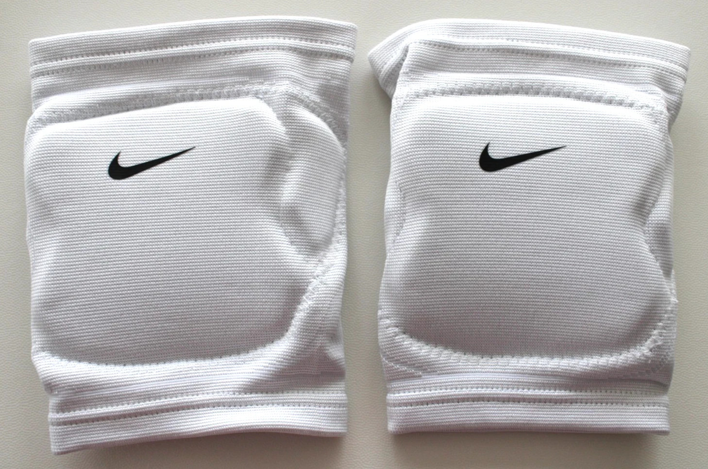Nike Varsity Knee Pads Adult M/L Volleyball White
