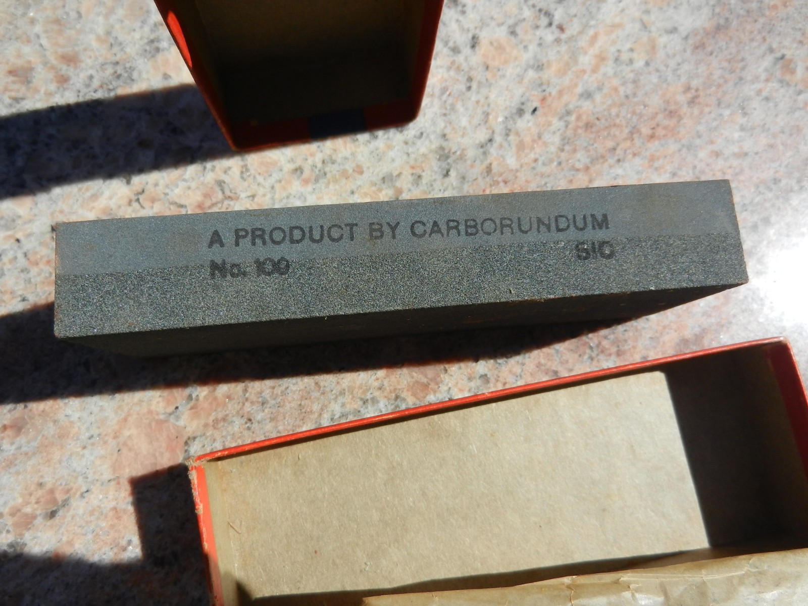 NEW Vintage CARBORUNDUM No. 109 COMBO Sharpening Stone In Original Box 6x2x1"