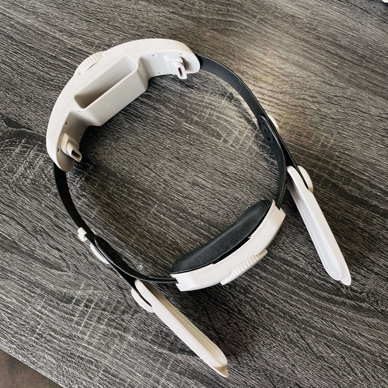 Meta Quest MQ2000 Headstrap W 2 USB C Ports