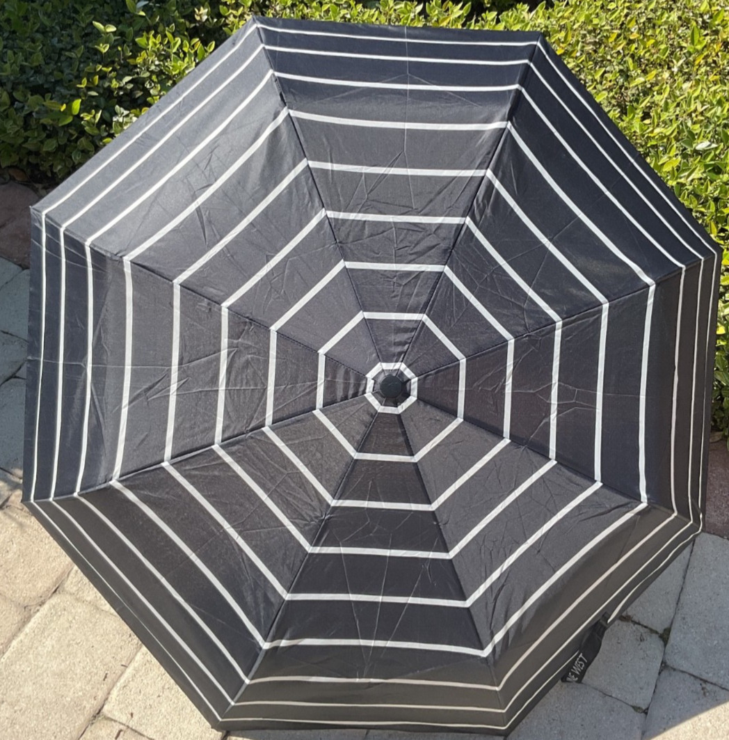 NINE WEST UMBRELLA  WITH CASE BLACK  WHITE STRIPES AUTO OPEN CLOSE 44 INCH NWT