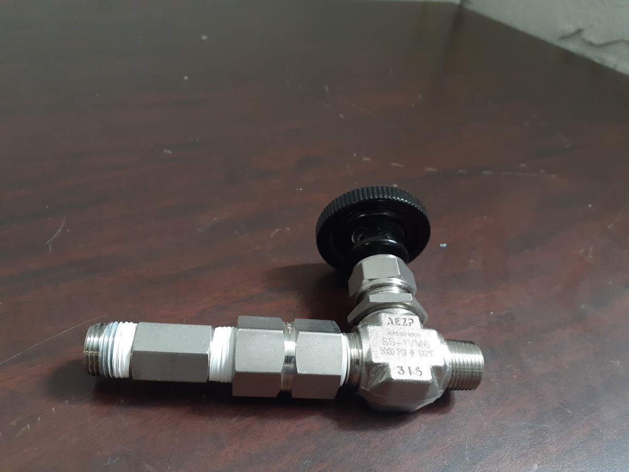 SWAGELOK SS-1Vm6, 316SS 3/8" TUBE OD NEEDLE VALVE w/tube fitting