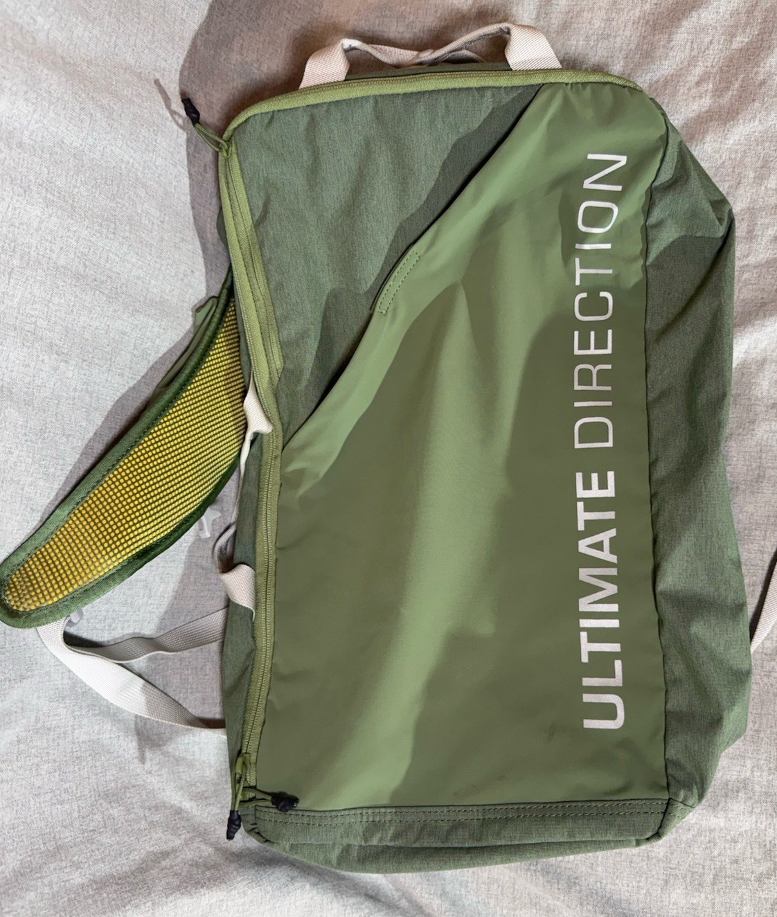 Ultimate Direction Commuter Briefcase Bag Backpack Spruce Yellow Lightweight