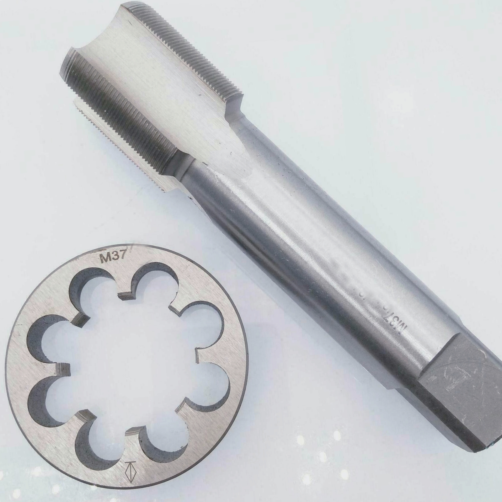 HSS Machine M37 x 1mm Plug Tap and 1pcs M37 x 1mm Die Threading Tool