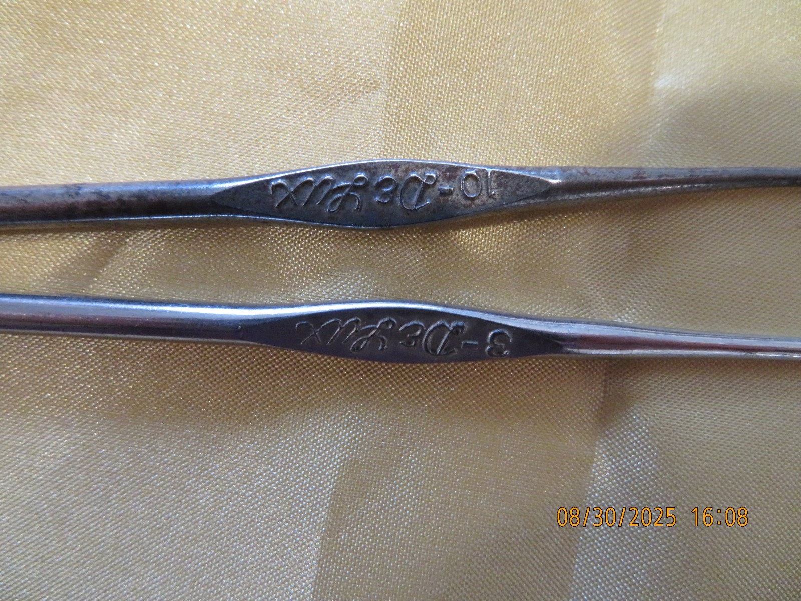 2 Vintage DeLux Steel Crochet Hooks Germany 3 10 MADE IN USA