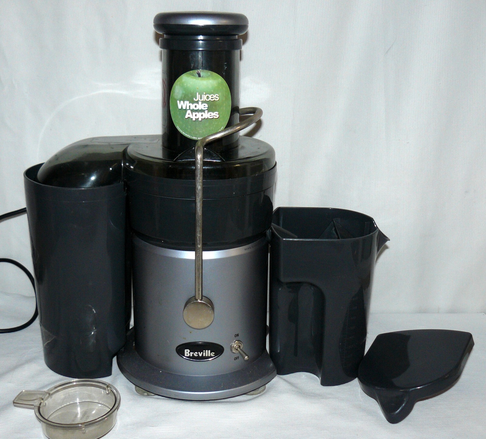 Breville Juicer Model JE900 600 Watt Juice Extractor Big