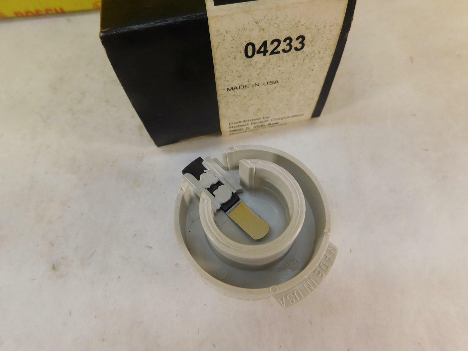 BOSCH Ignition Distributor Rotor 04233  for Geo  Isuzu