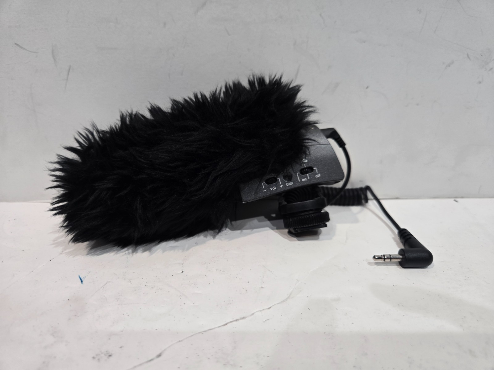 Sennheiser MKE 400 Compact Video Camera Shotgun Microphone MKE400