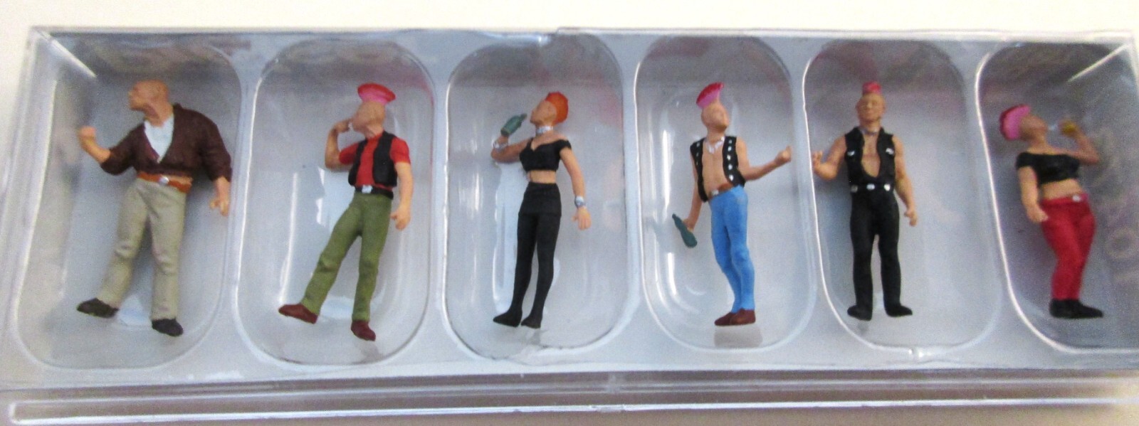 Preiser  HO - Punk Rockers #10473 (NIB)