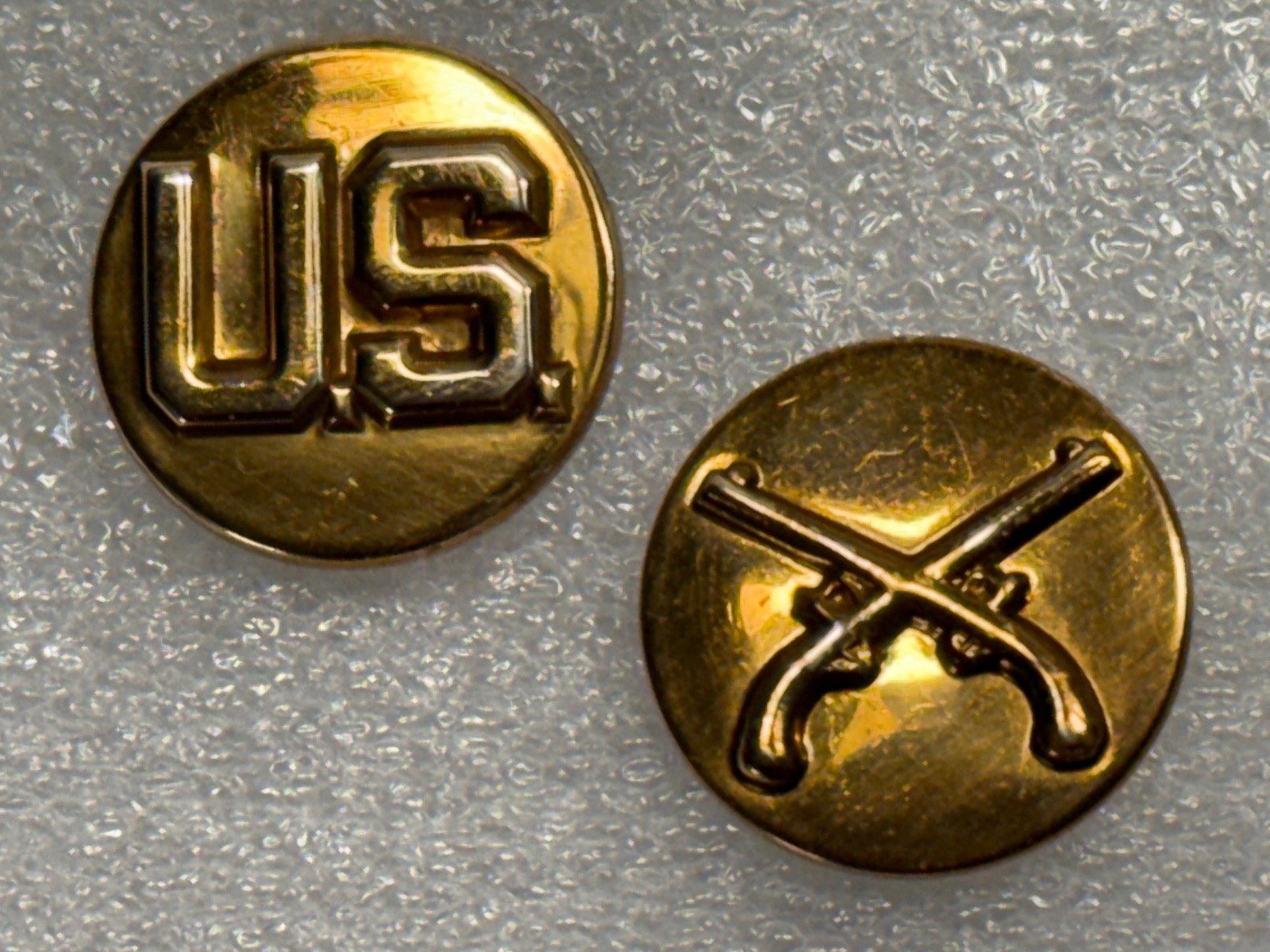 U.S. ARMY, MILITARY POLICE, COLLAR DISKS, TYPE V, STAMPED CONSTRUCTION, 1943-70