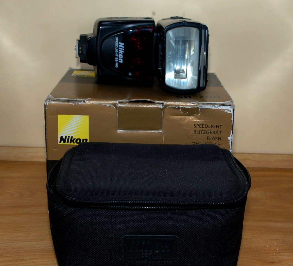 Nikon SB-700 Speedlight Flash - Fully Tested With Original Box & NIKON Case