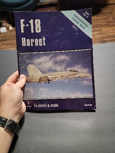 F-18 HORNET DEVELOPMENT & EARLY PRODUCTION A/C Detail & Scale V6