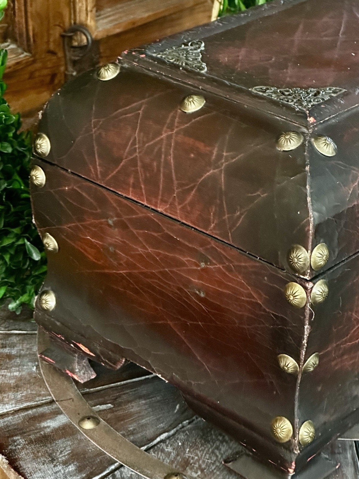 VTG Inspired Hinged/Lidded Faux Leather Rustic Decorative Footed Chest/Trunk