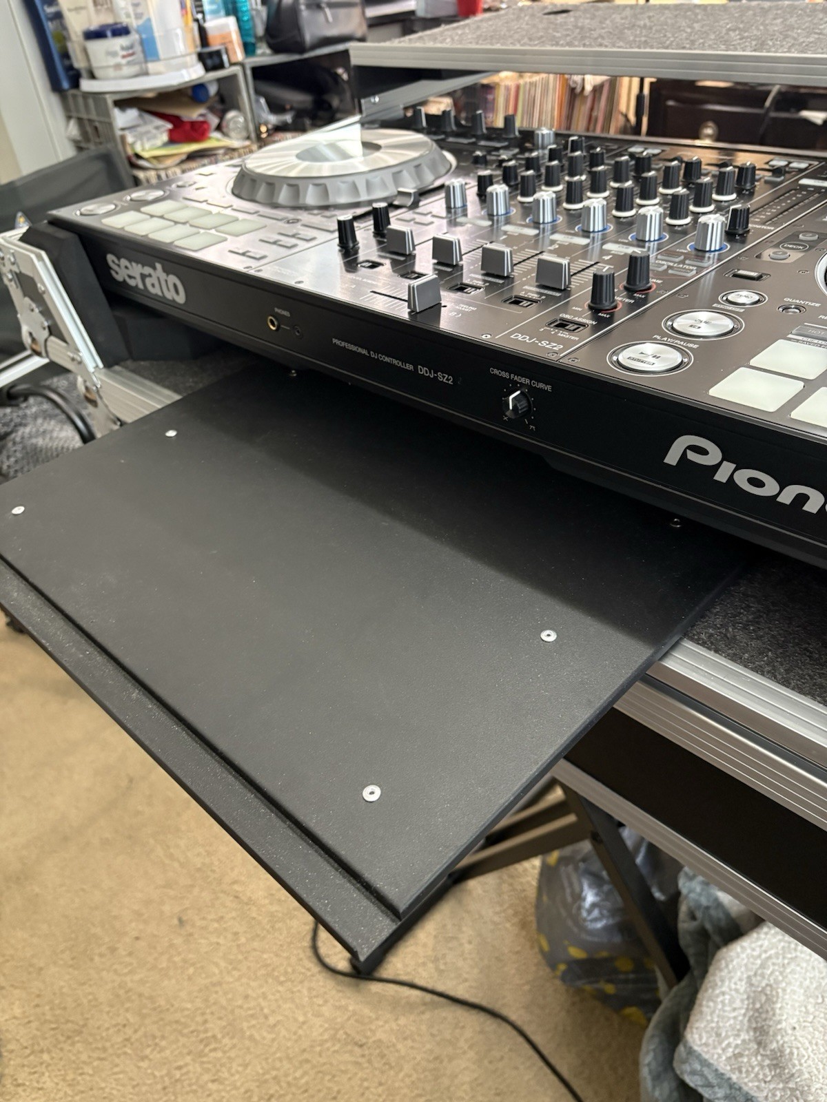 Pioneer DJ DDJ-SZ2 Pro DJ Controller w/ Odyssey Flight Case Bundle-Excellent