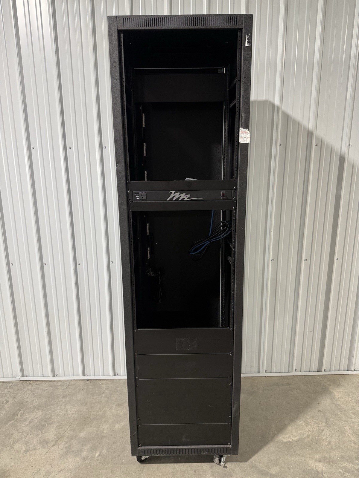 Middle Atlantic Rolling 44U Rack Cabinet Enclosure w/ Key -Uneven Wheels - Local