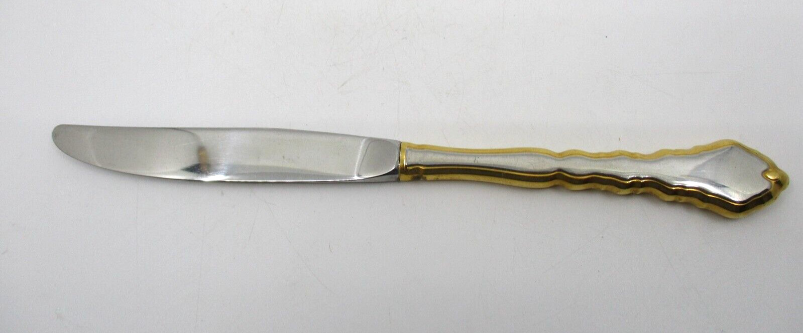 ONEIDA STAINLESS GOLDEN ROYAL CHIPPENDALE DINNER KNIFE - 9"  01S