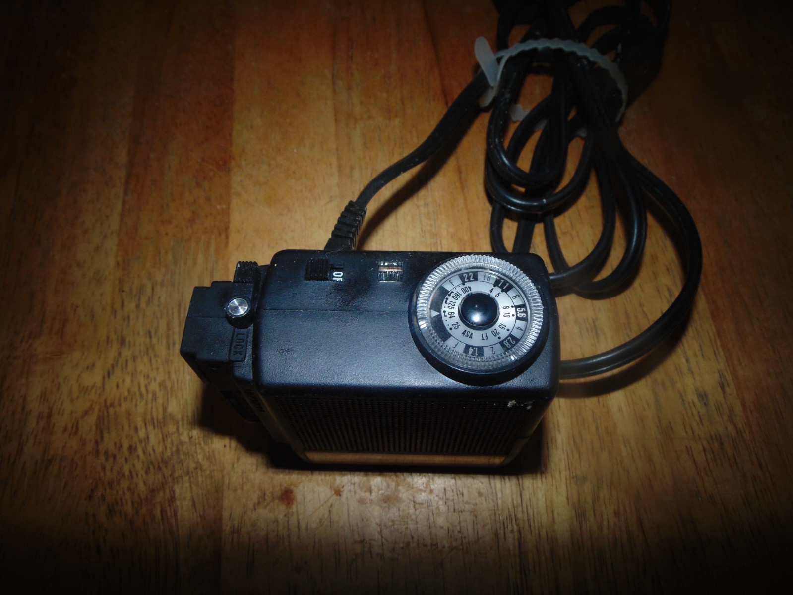 Vintage Vivatar 152 Flash with Cord. No box or case! Untested!