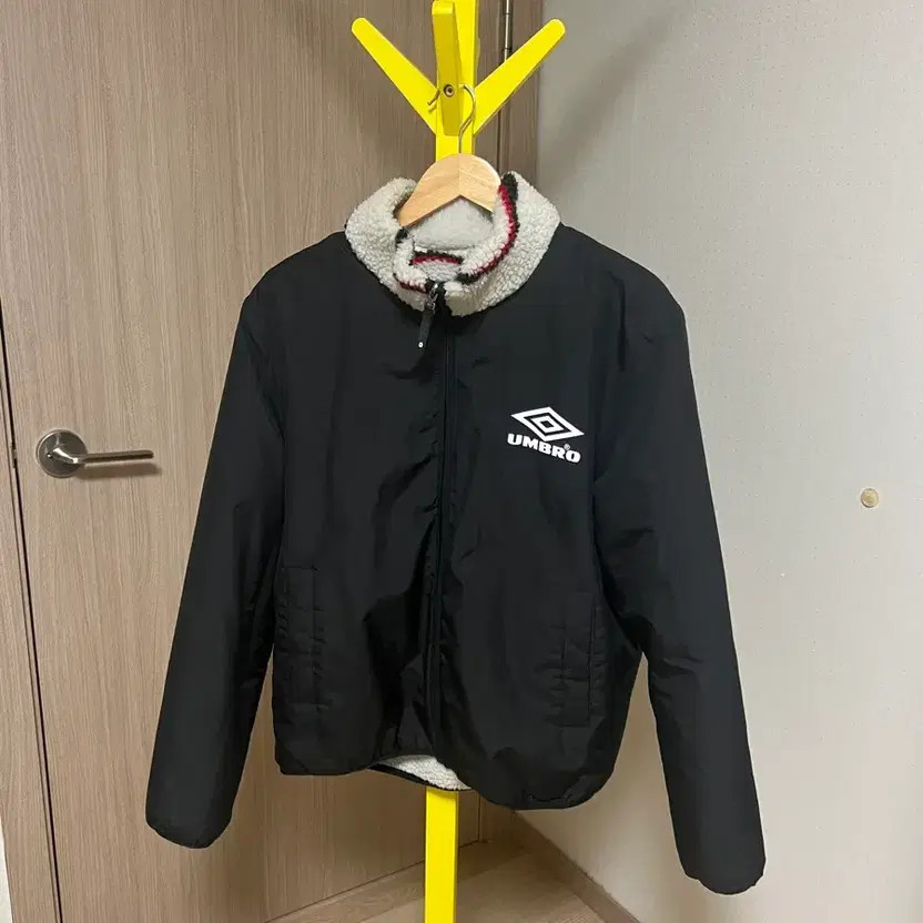 Umbro Reversible Jacket M Size Pile Fabric Logo Pattern