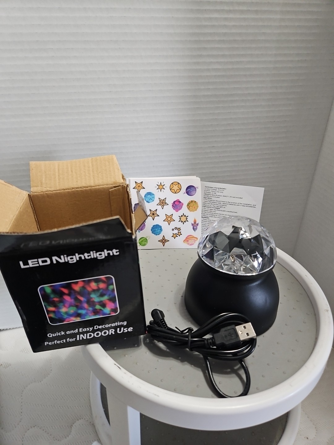LED NIGHT LIGHT USES USB  INCLUDED