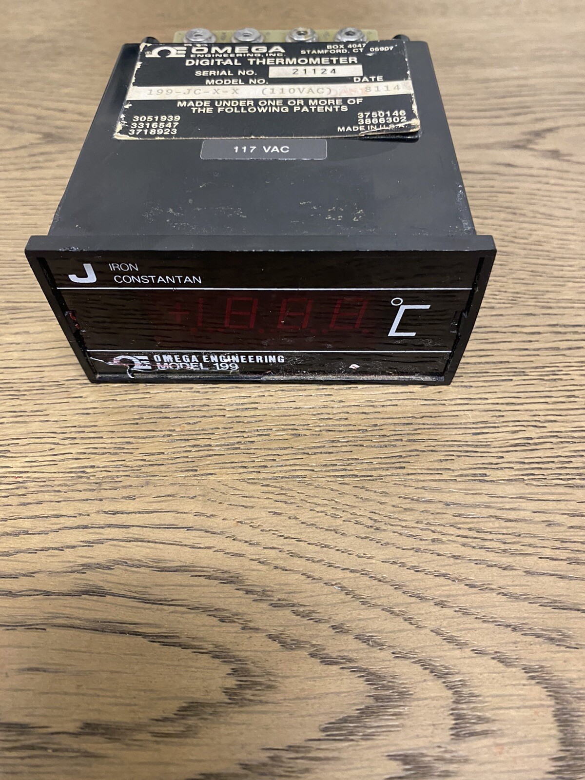 Omega 199-JC-X-X Digital Thermometer. Cover Damage