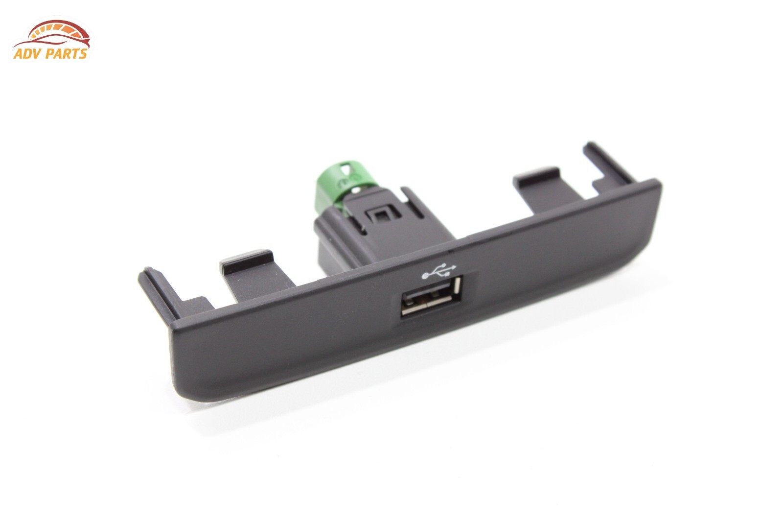 2018 VOLKSWAGEN PASSAT CENTER CONSOLE REAR BACK USB CHARGING PORT OEM