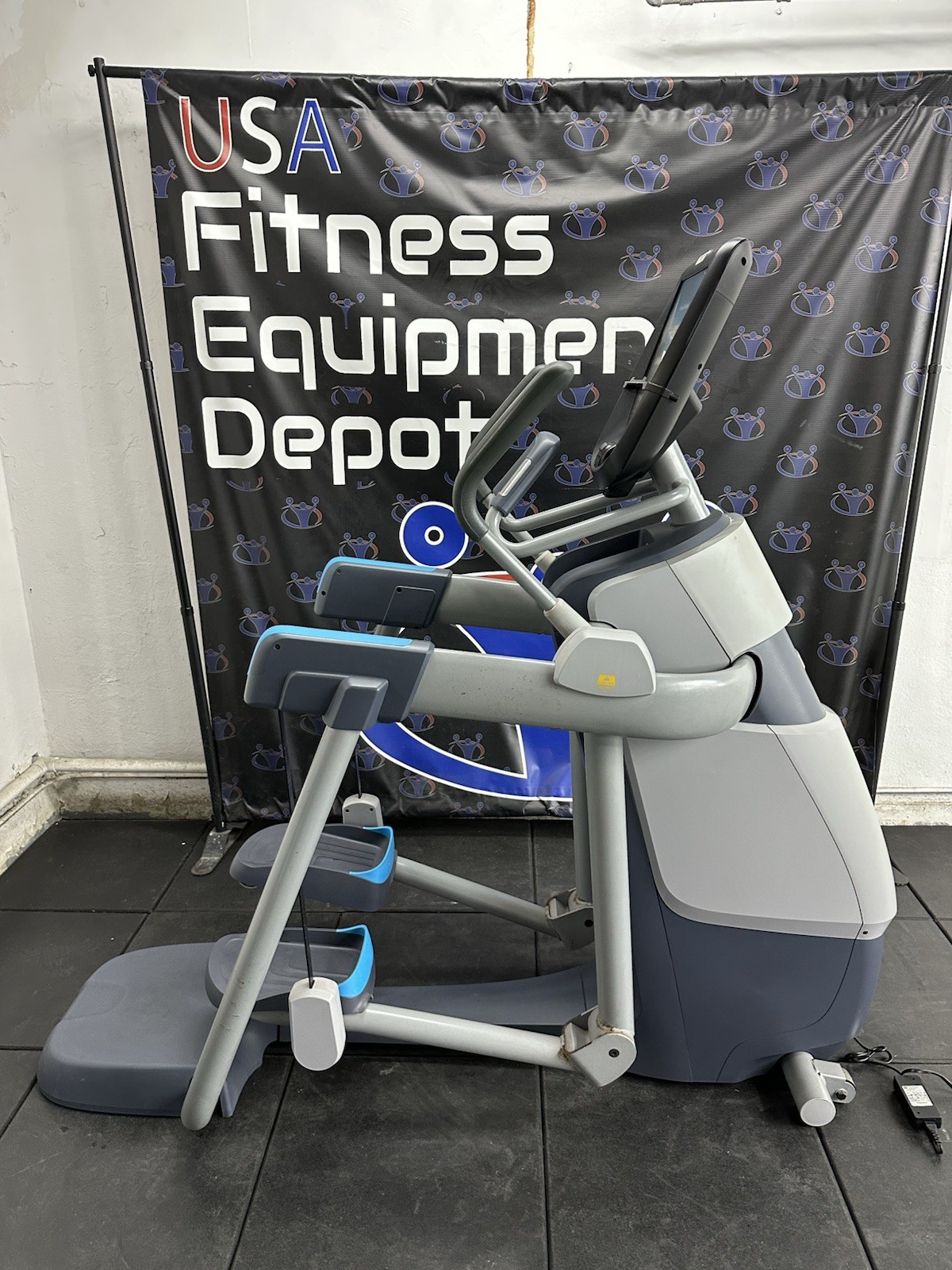 Precor AMT 885 Open Stride Elliptical P82 Console