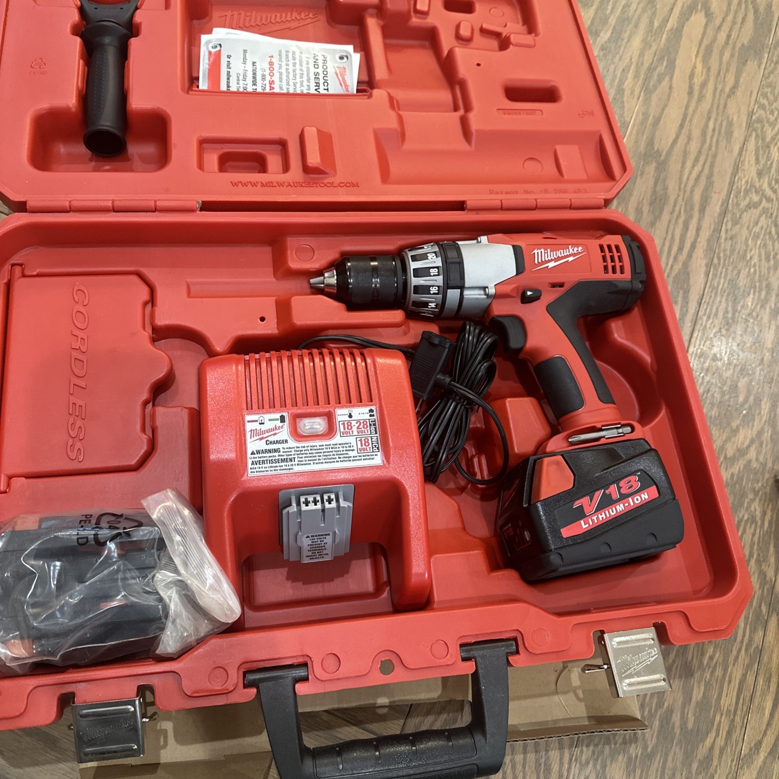 Milwaukee 18 V Hammer Drill 0824-24