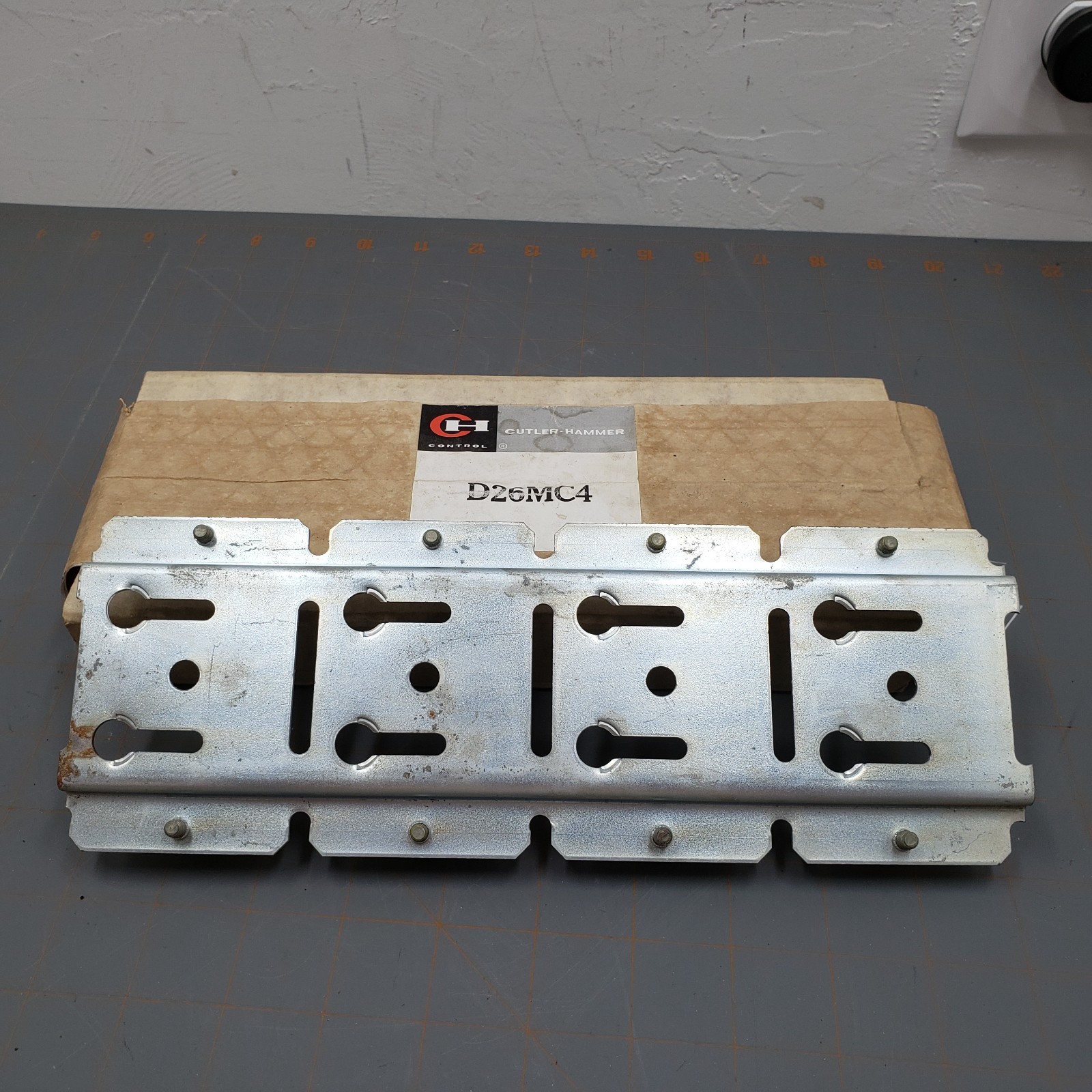 CUTLER-HAMMER D26MC4 Relay Mounting Channel